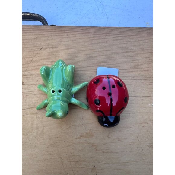 Cracker Barrel Other - Cracker Barrel Ladybug Grasshopper Salt Pepper Shakers Set New